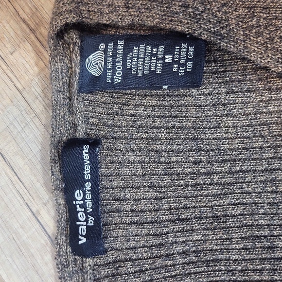 VALERIE by VALERIE STEVENS Brown Ribbed Extra Fine Merino Wool V-neck Sweater - Picture 4 of 7